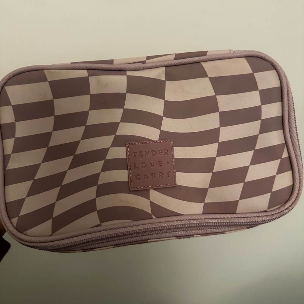 Tender love + carry makeup bag